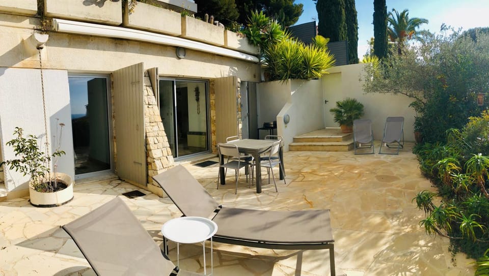 Patio, View (from property/room), Garden view, sunbed