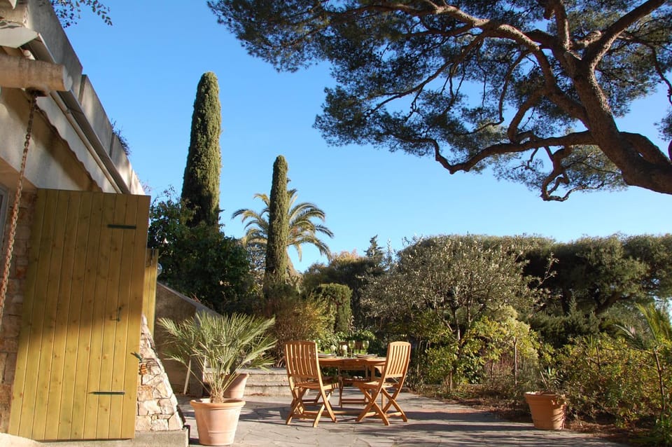 Facade/entrance, Garden, Balcony/Terrace, Garden view, Garden view, Sea view