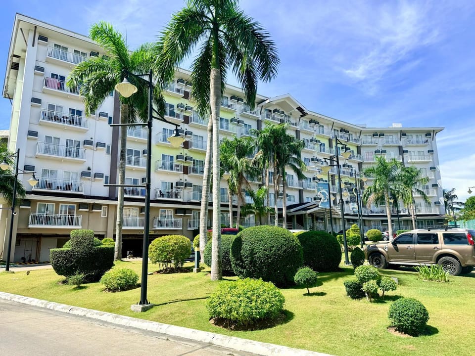 Comfy condo unit 5mins from Mactan Airport+Netflix Apartment in Lapu-Lapu City