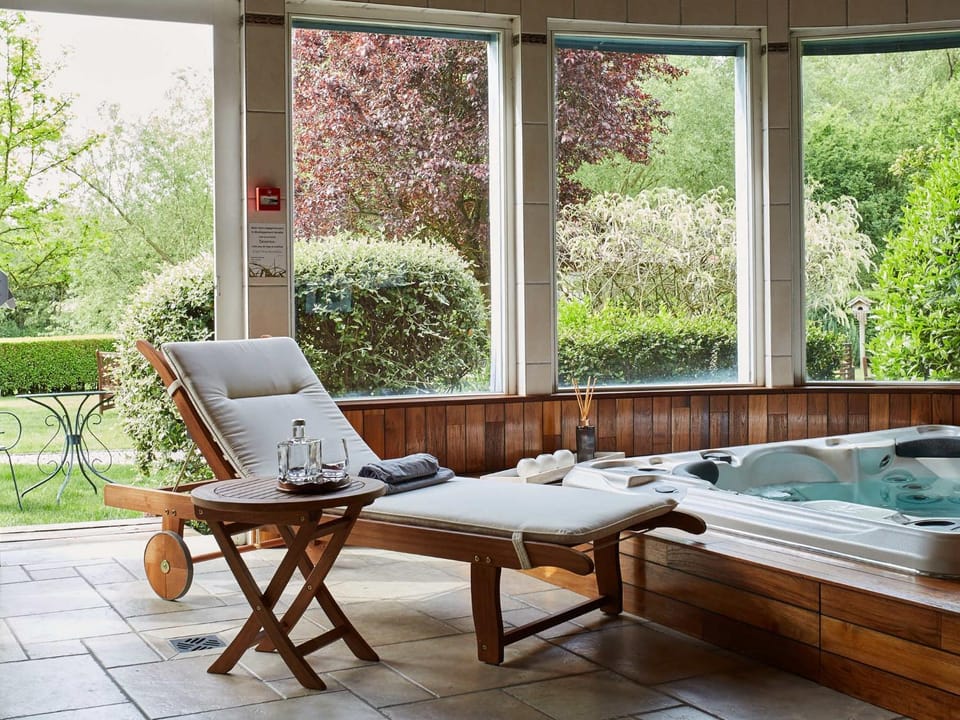Hot Tub, Massage, Spa and wellness centre/facilities