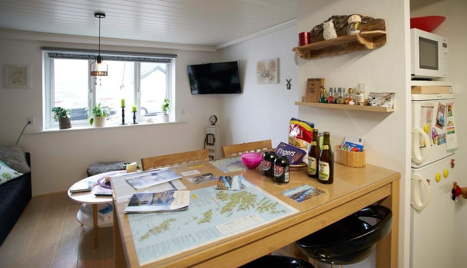 Coffee/tea facilities, Kitchen or kitchenette, Dining area