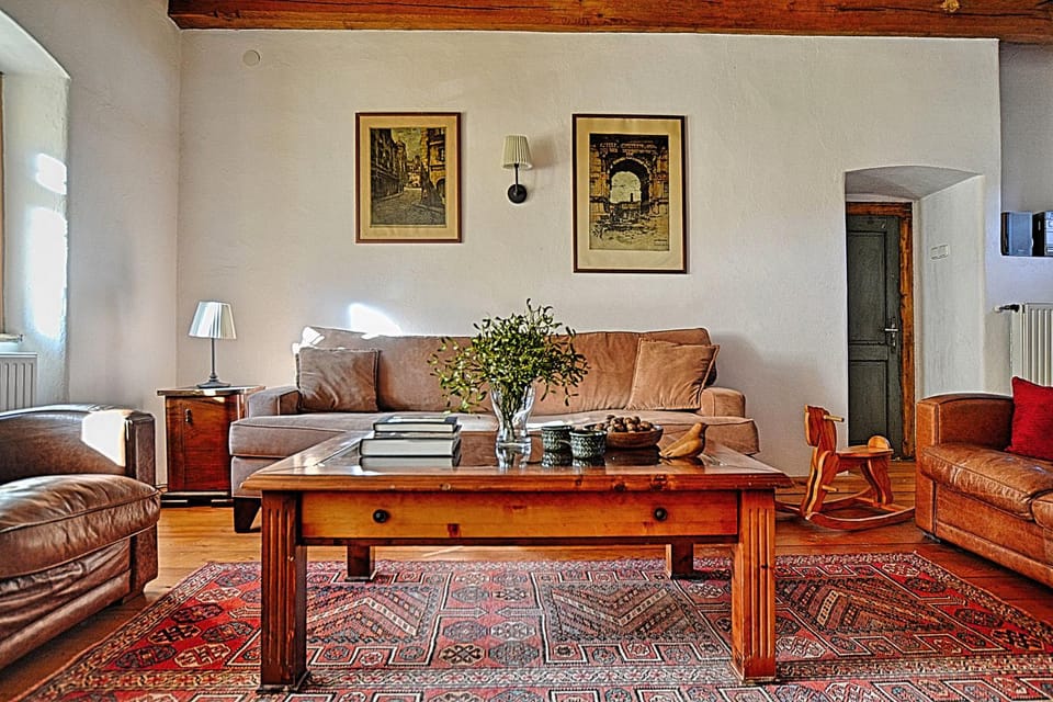 Living room, Seating area