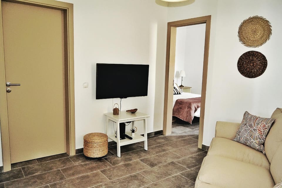 Communal lounge/ TV room, TV and multimedia, Living room, Seating area