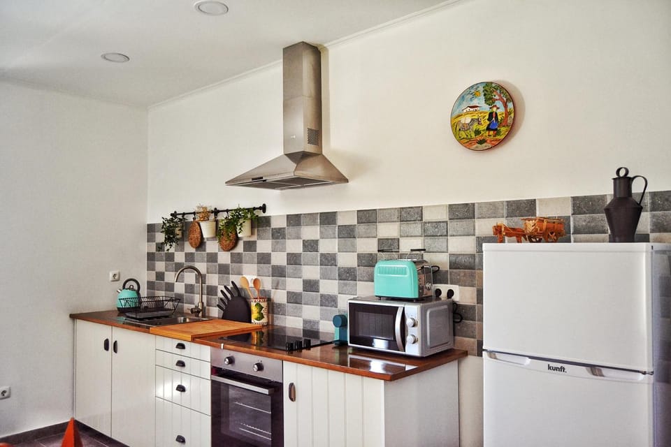 Kitchen or kitchenette, Living room, Seating area