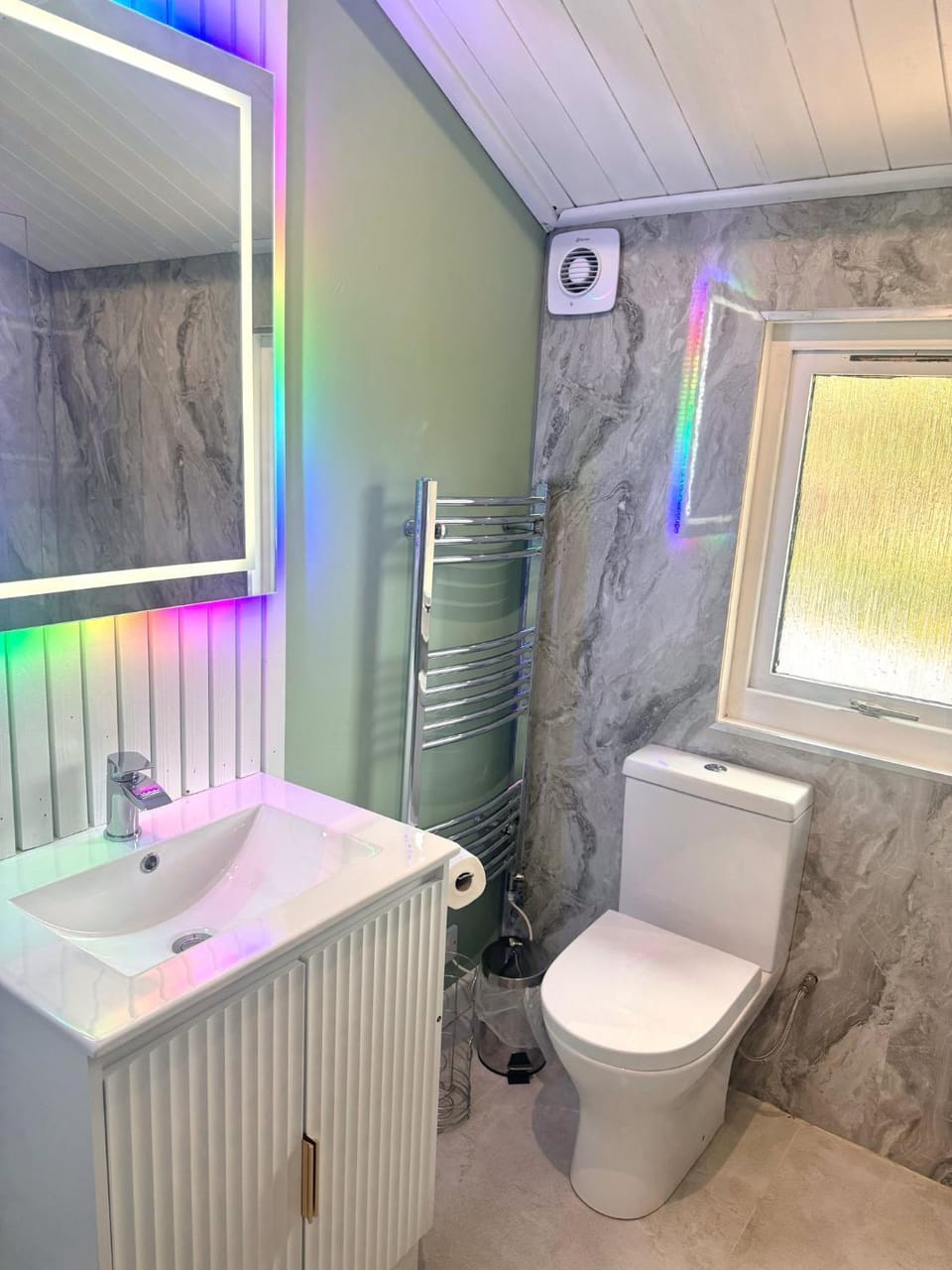Snowdrop 13-Hot Tub-Woodlandlodges-Carmarthenshire Chalet in Wales