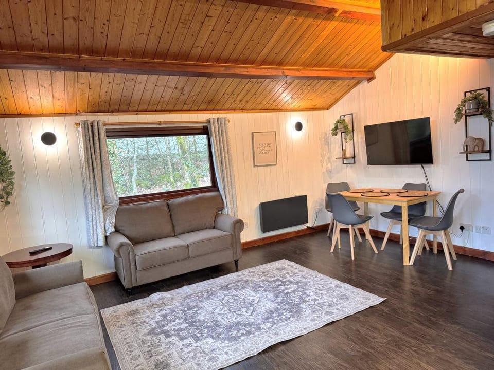 Snowdrop 9 Hot Tub-Woodlandlodges-Pembrokeshire Chalet in Wales