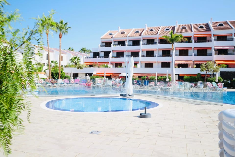 Property building, Swimming pool, Swimming pool