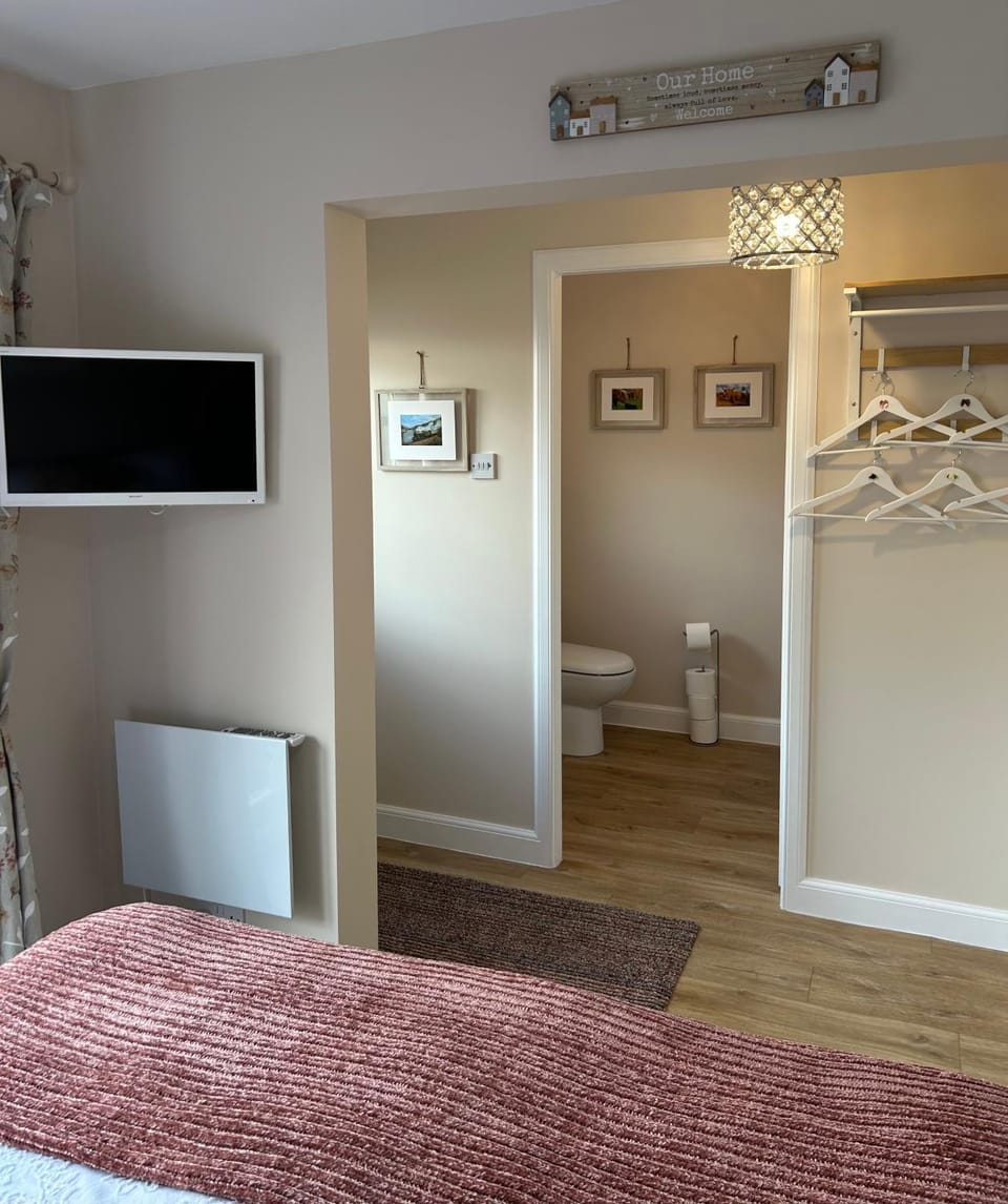 Bathroom, TV and multimedia, heating