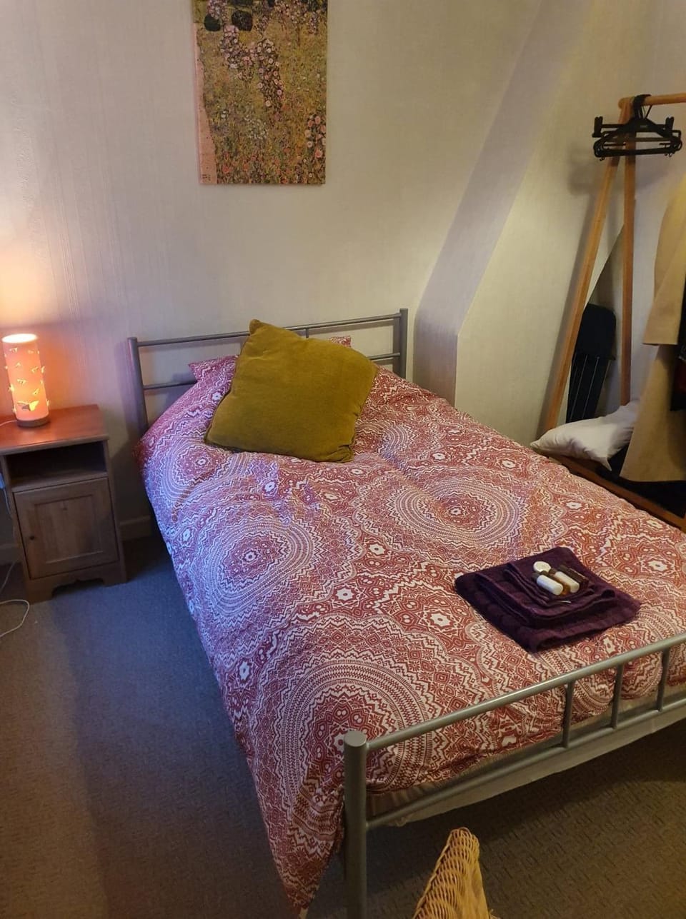 Property building, Bed, Bedroom