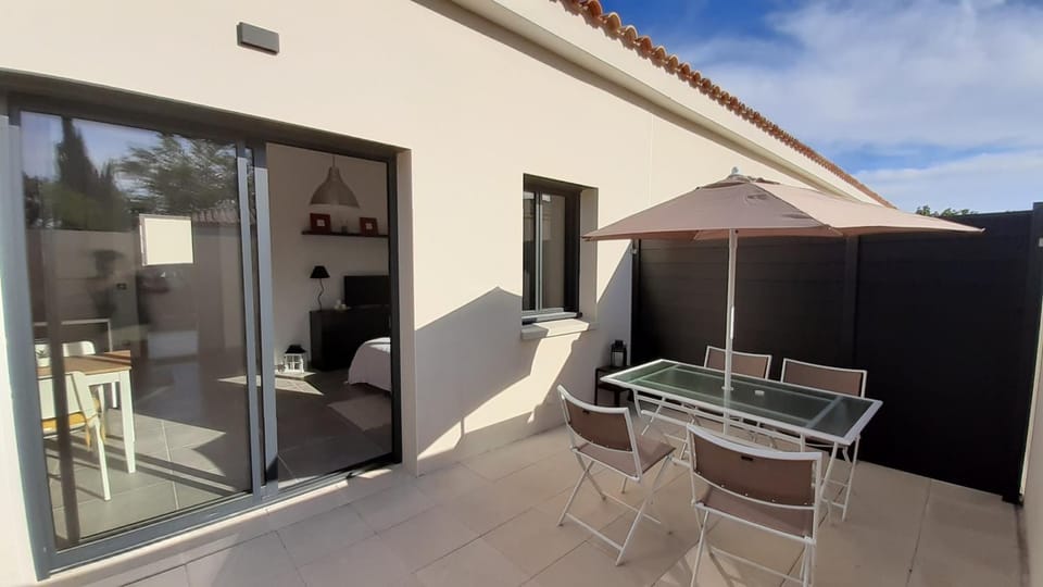 Patio, Balcony/Terrace, Inner courtyard view