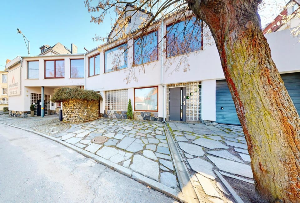 Property building, Restaurant/places to eat, Activities, Activities, BBQ facilities, Supermarket/grocery shop, Sports, Breakfast, Breakfast, Parking, ATM, internet, internet