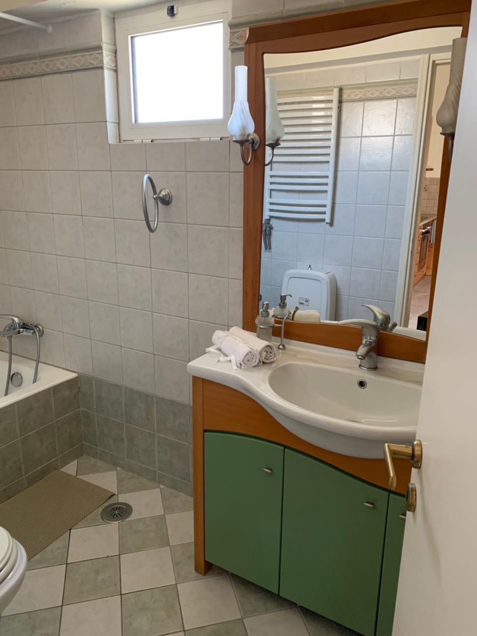 Bathroom, Bath, towels