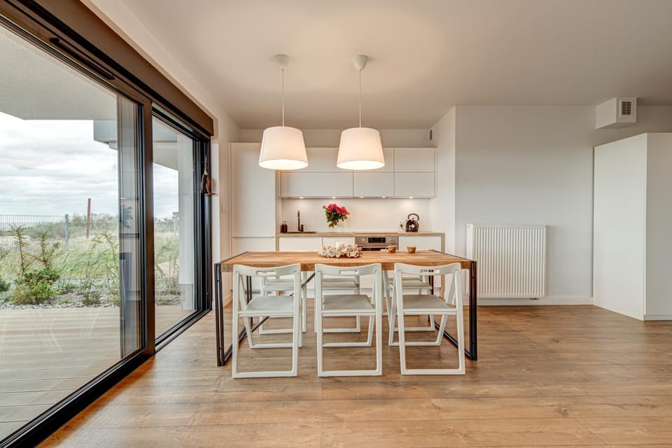View (from property/room), Balcony/Terrace, Kitchen or kitchenette, Living room, Dining area, Sea view, stove, wardrobe