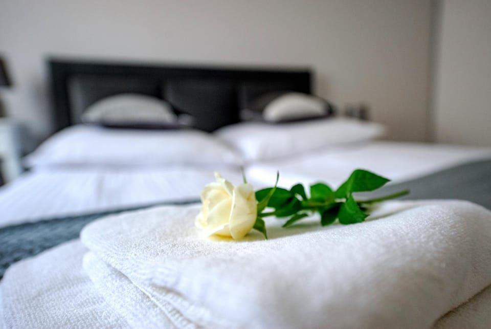 Property building, Bed, Bedroom, towels