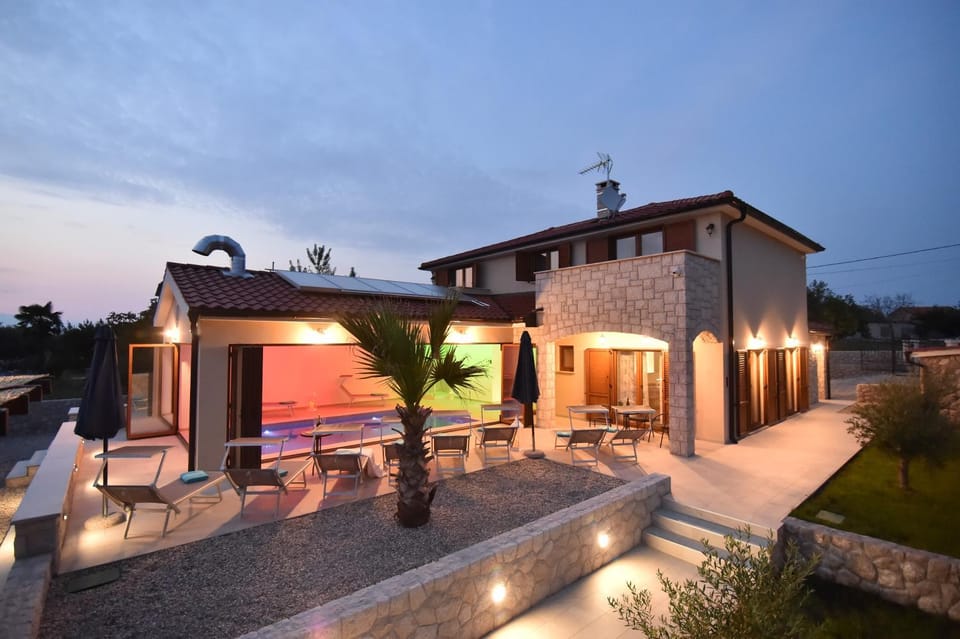 Property building, Patio, Garden, Swimming pool