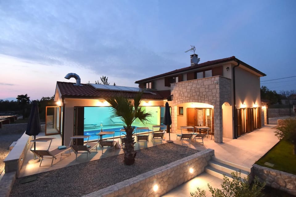 Pool view, Swimming pool, Swimming pool, sunbed
