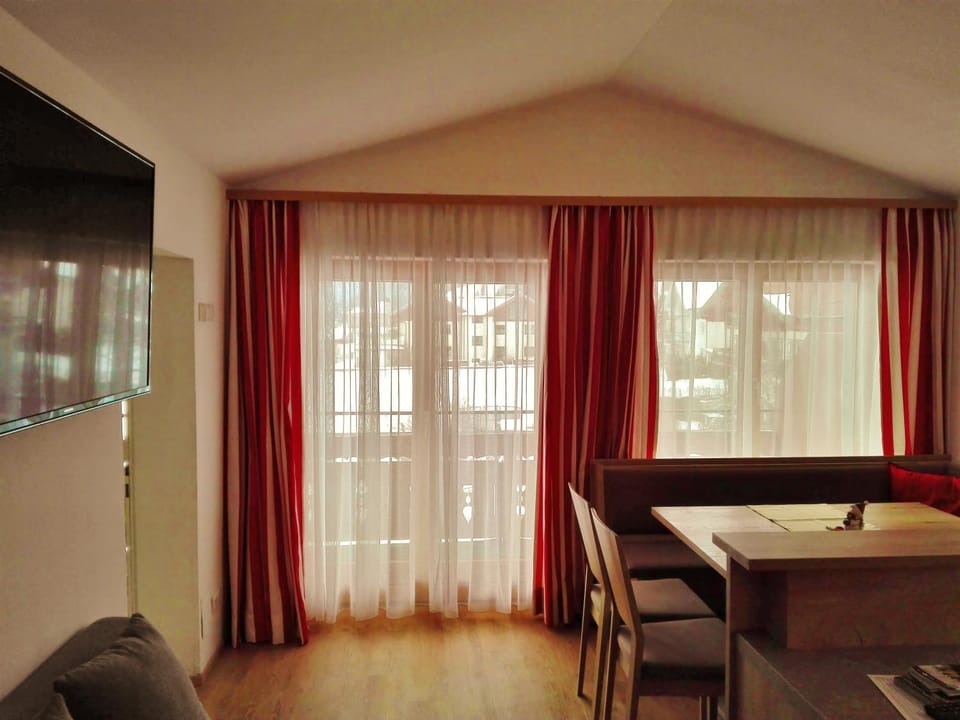 Living room, Photo of the whole room