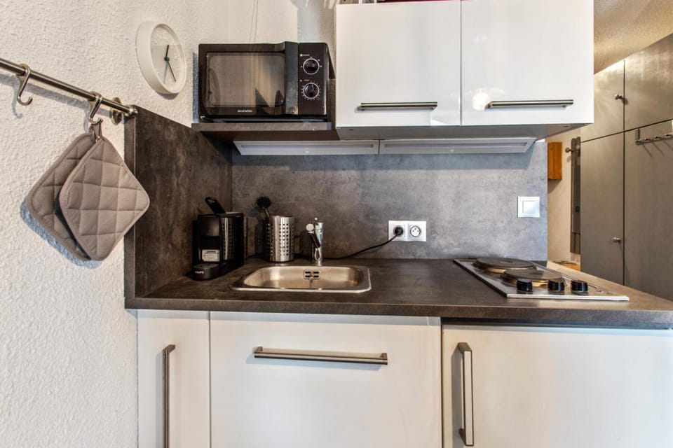 oven, kitchen