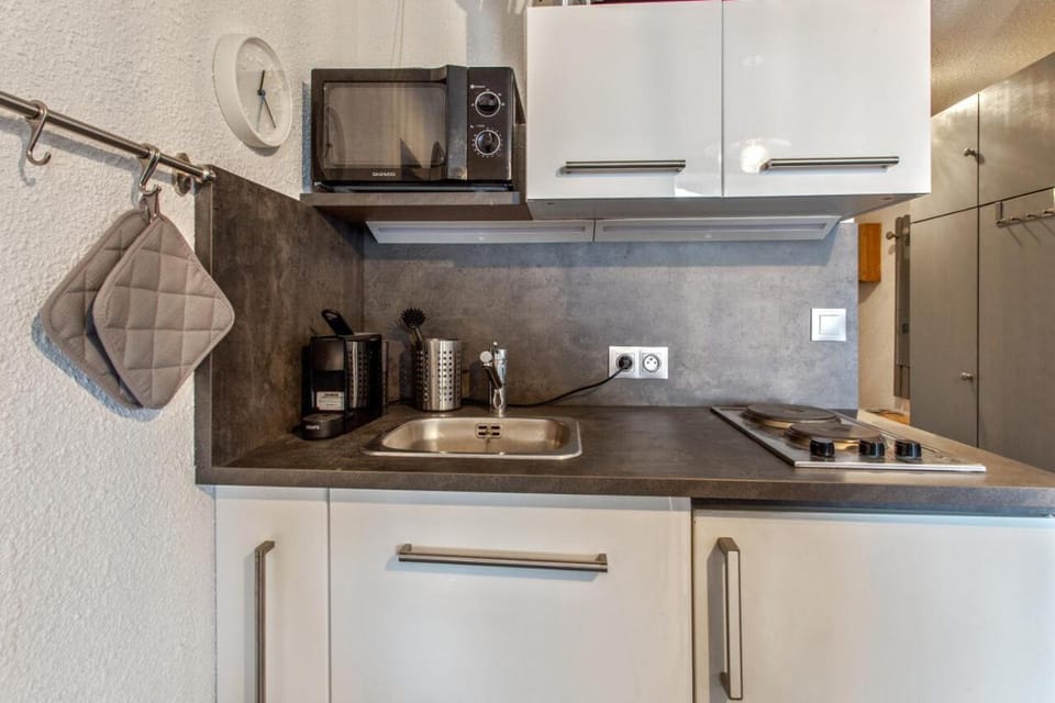 oven, kitchen
