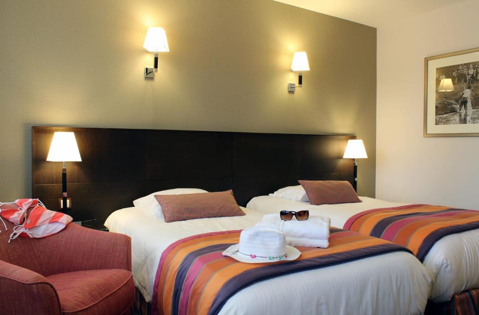 Photo of the whole room, Decorative detail, On site, Garden view