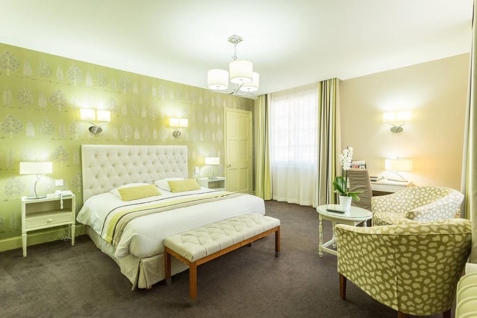 Bed, Photo of the whole room, Decorative detail, Bedroom
