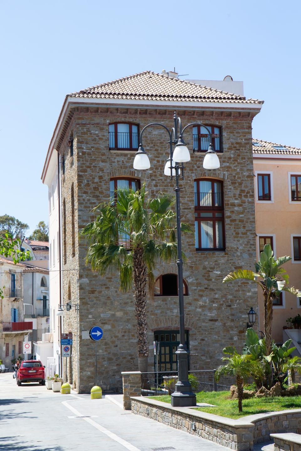 Property building, Neighbourhood