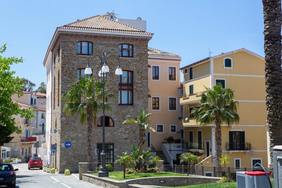 Property building, Neighbourhood