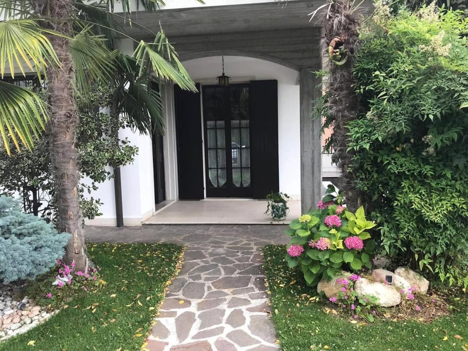 Facade/entrance, Garden