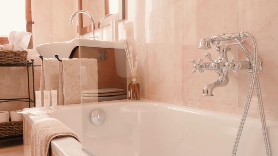 Shower, Toilet, Bathroom, Bath