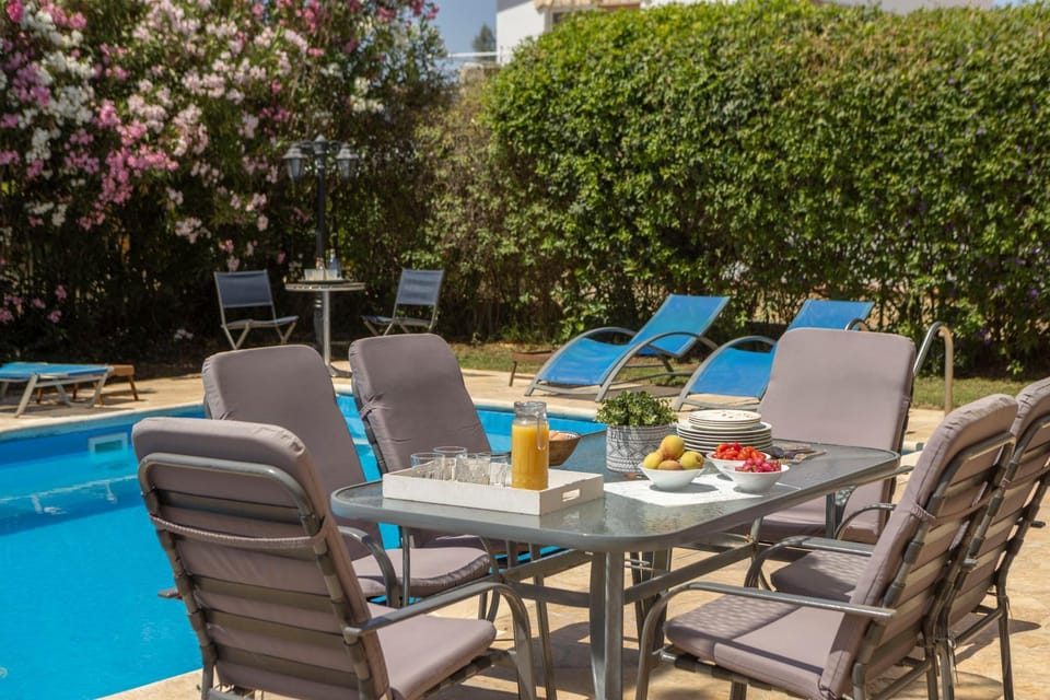 Patio, Day, Garden, Seating area, Dining area, Garden view, Pool view, Swimming pool, sunbed