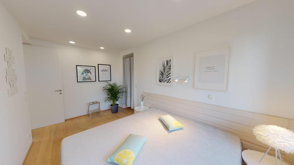 Lieblingsplatz Neusiedl Apartement - Modern Stylish Apartment - Free Parking Burgenland Card - 10 min to Designer Outlet Parndorf and Lake Neusiedl Apartment in Slovakia