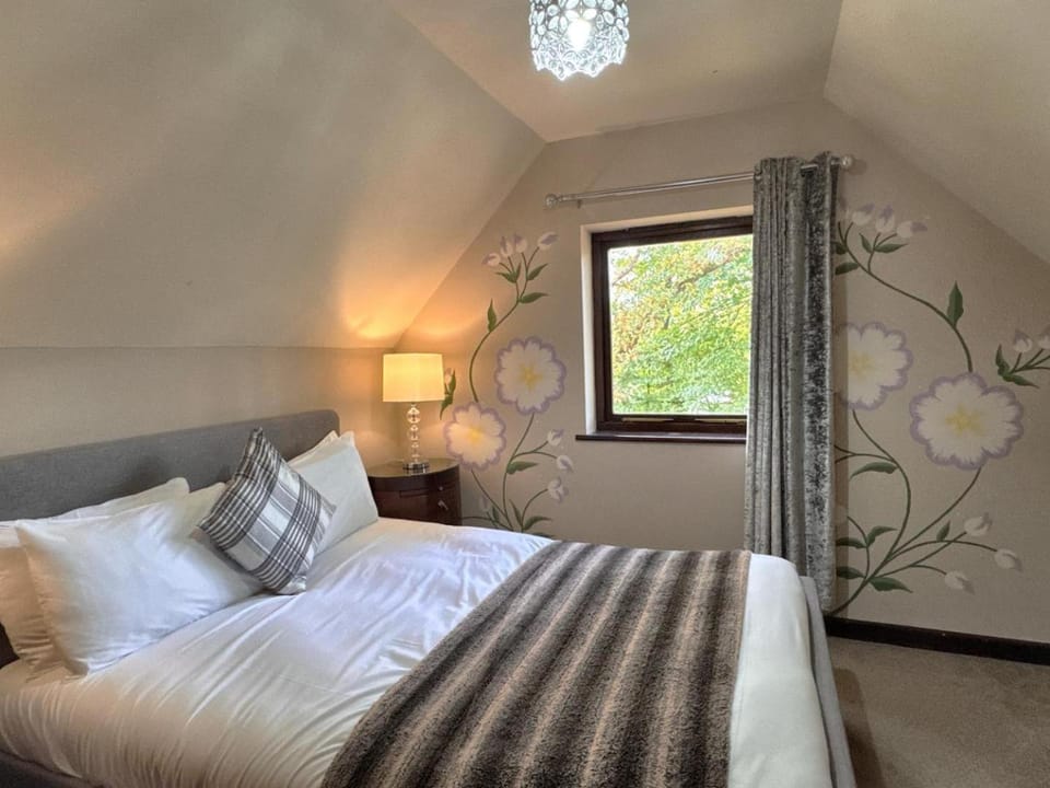 Primrose 18 Hot Tub-Tenby Chalet in Wales