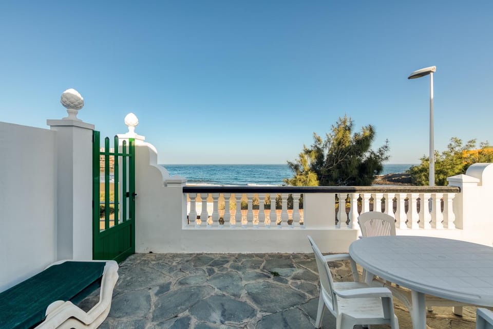 Balcony/Terrace, Lobby or reception, Sea view