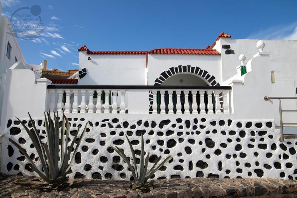 Facade/entrance, BBQ facilities, Balcony/Terrace, Lobby or reception, Beach
