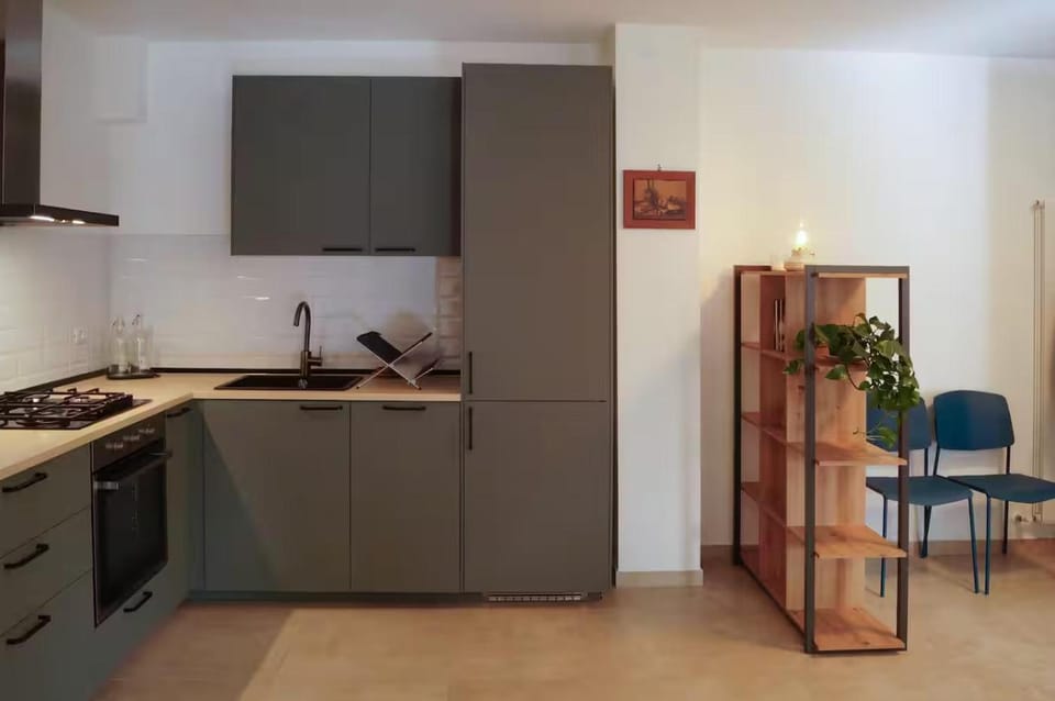 Kitchen or kitchenette, Dining area, stove