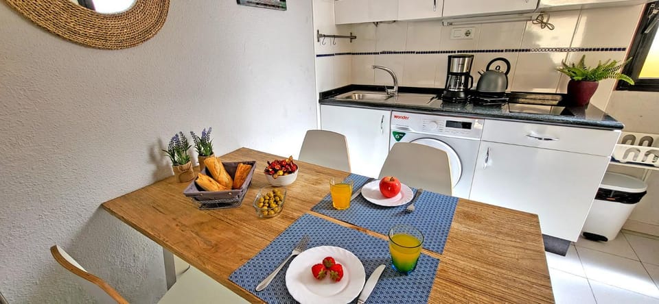 Dining area, kitchen