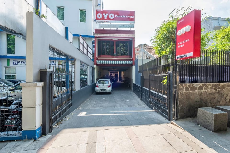 Facade/entrance