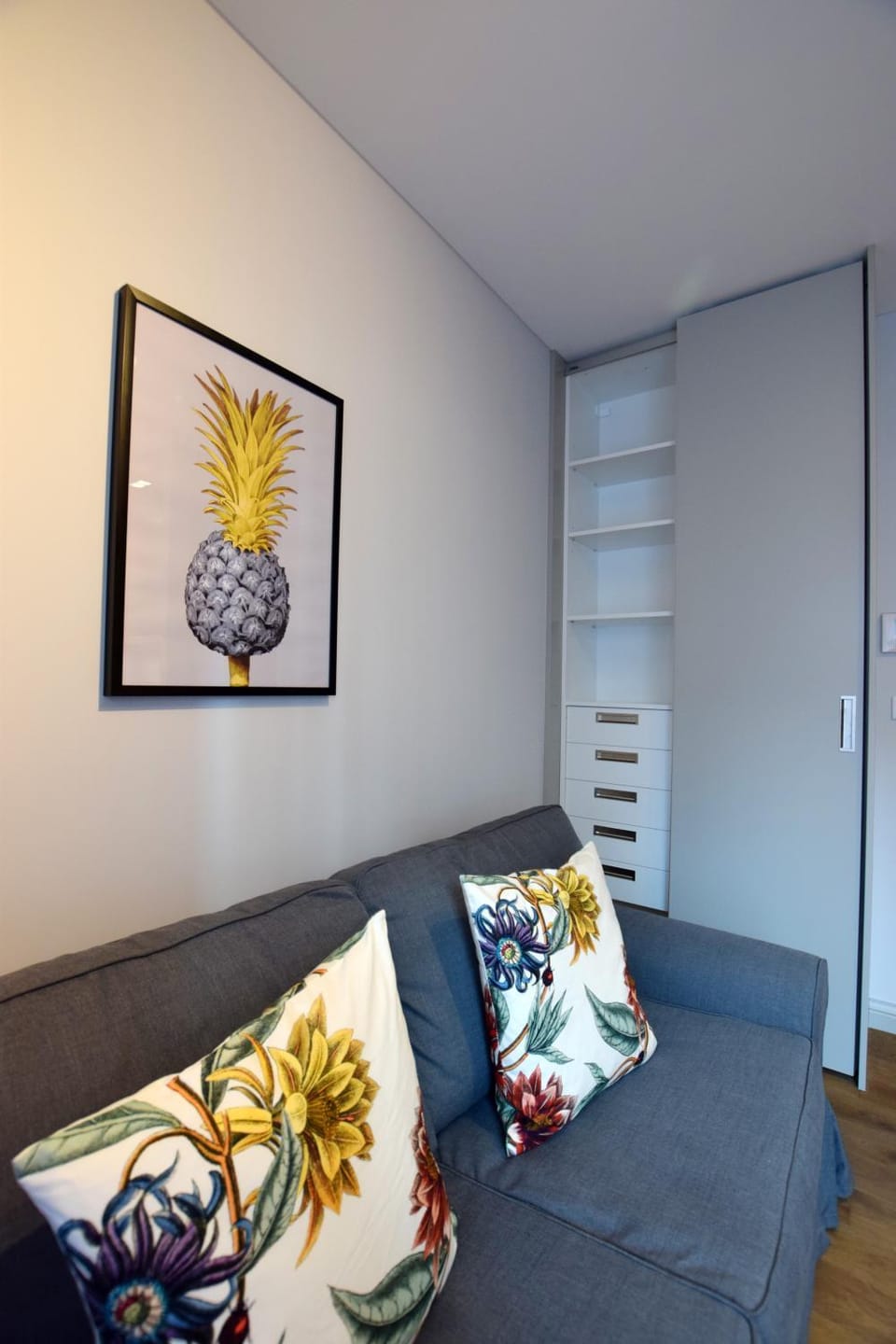Bed, Seating area