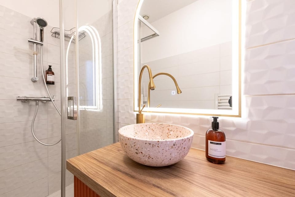 Le Hirvi - cocon zen et épuré à 10min Vieux Lyon Apartment in Lyon