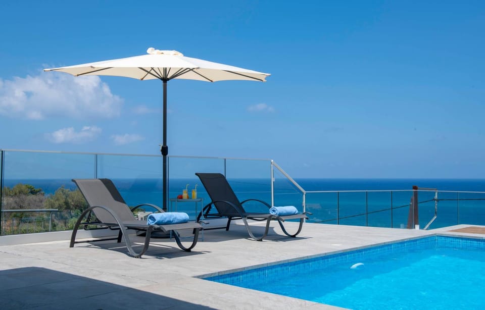 Patio, Swimming pool, Swimming pool