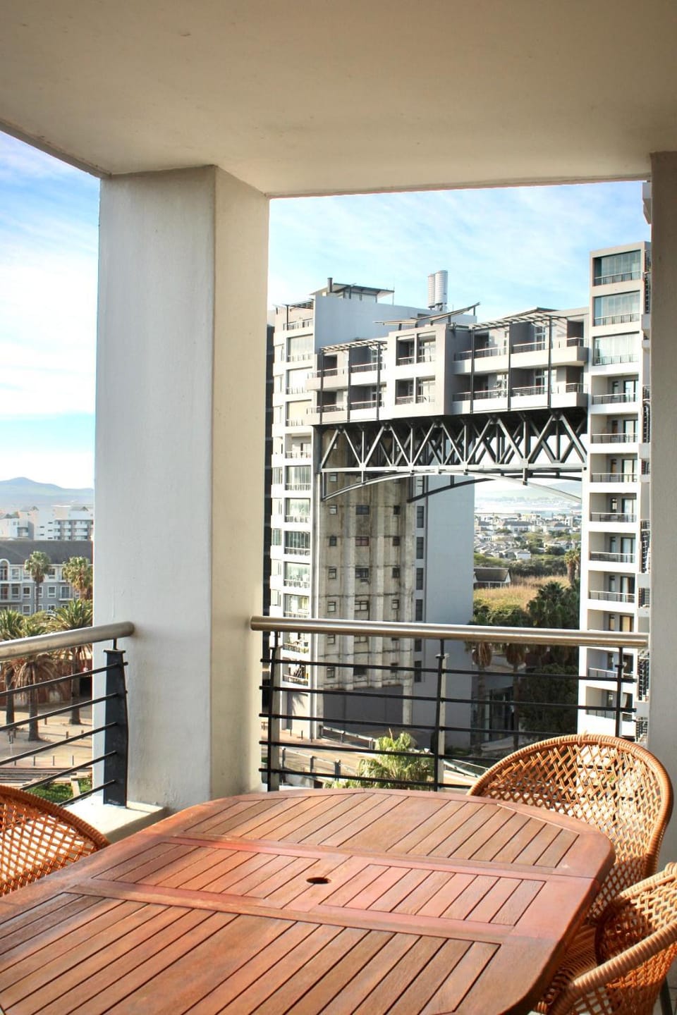 View (from property/room), Balcony/Terrace, City view, Lake view