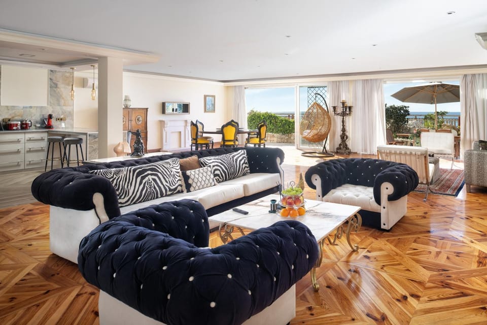 Living room, Seating area