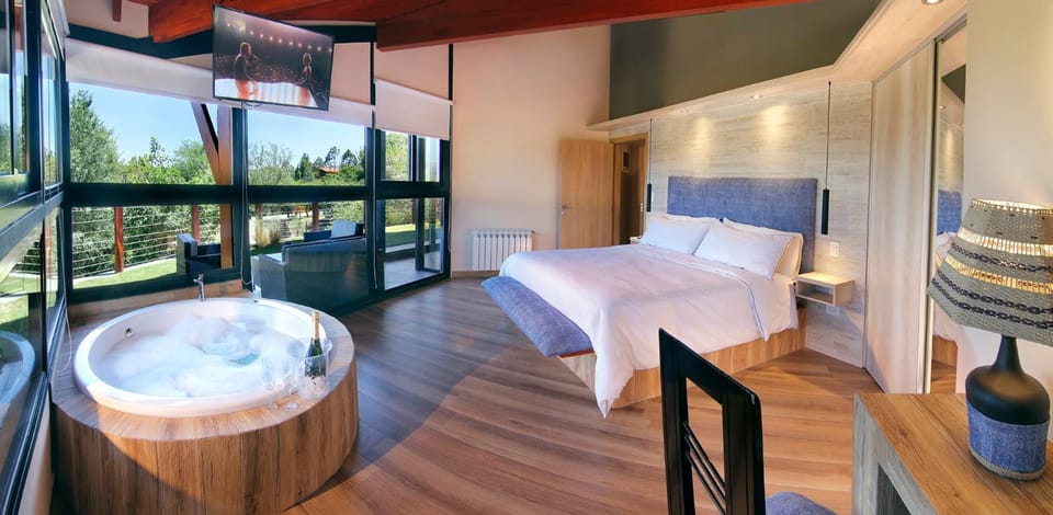 Hot Tub, TV and multimedia, Photo of the whole room, Bedroom