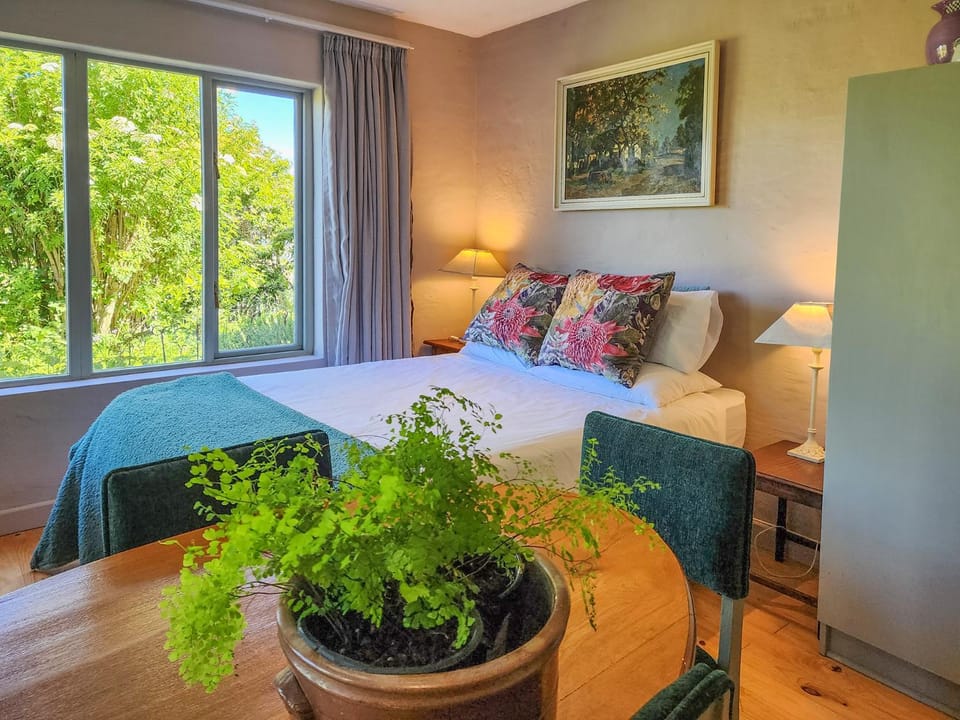 Dining area, Bedroom, Garden view