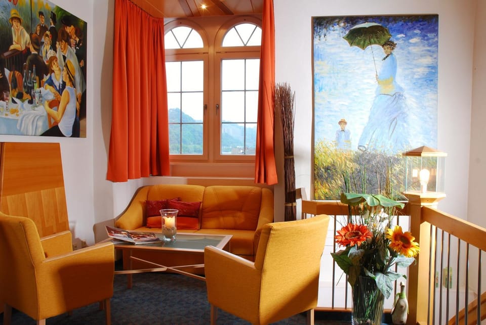 Living room, Seating area