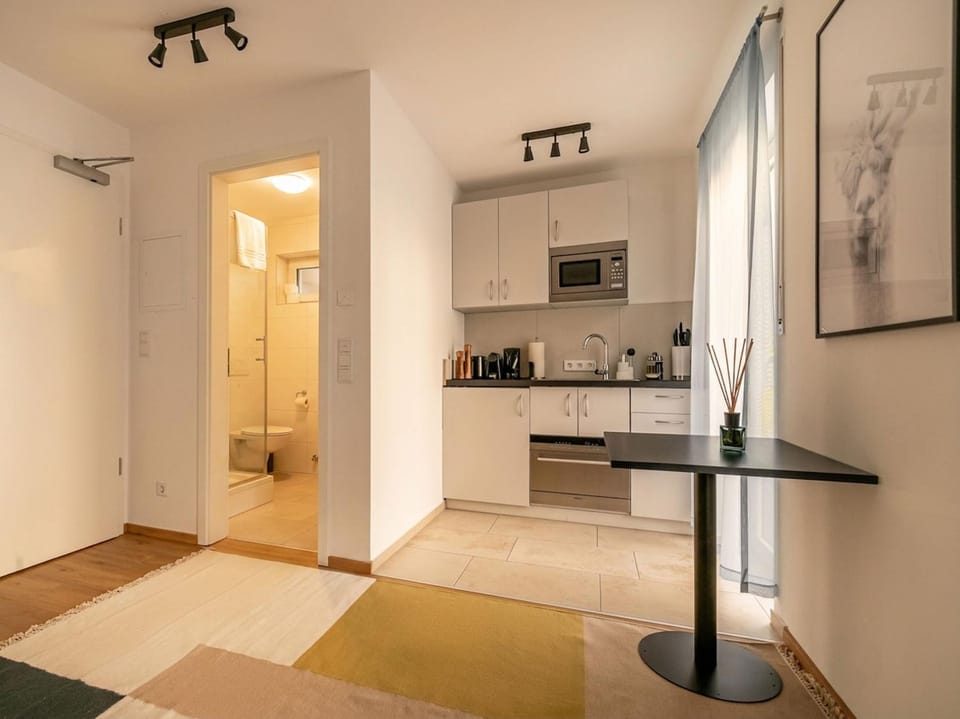 Kitchen or kitchenette, microwave, stove