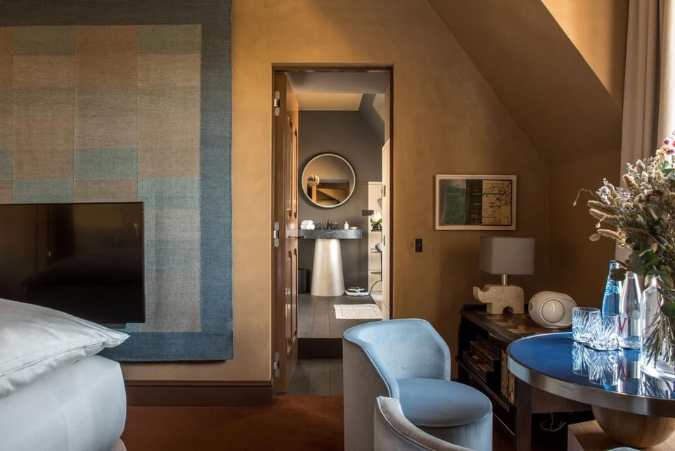 Bathroom, Seating area, Bedroom