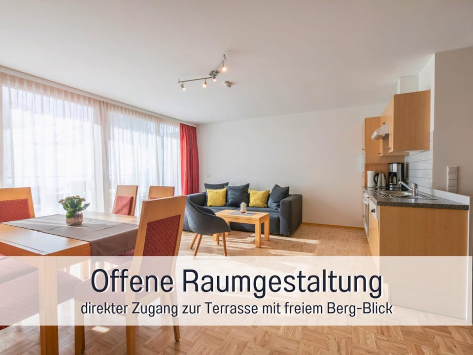 Coffee/tea facilities, Kitchen or kitchenette, Living room, Seating area, Dining area