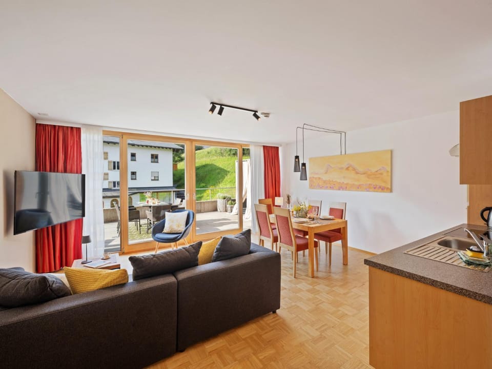 TV and multimedia, Kitchen or kitchenette, Living room, Seating area, Dining area