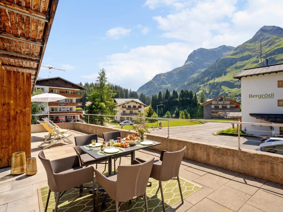 Balcony/Terrace, Mountain view